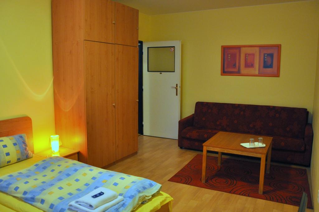 Hotel Komarov Бърно Екстериор снимка