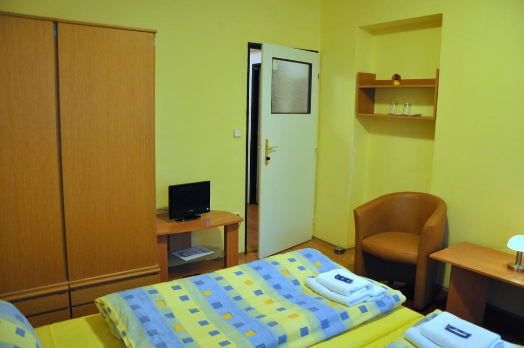 Hotel Komarov Бърно Екстериор снимка