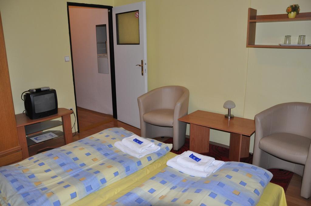 Hotel Komarov Бърно Стая снимка