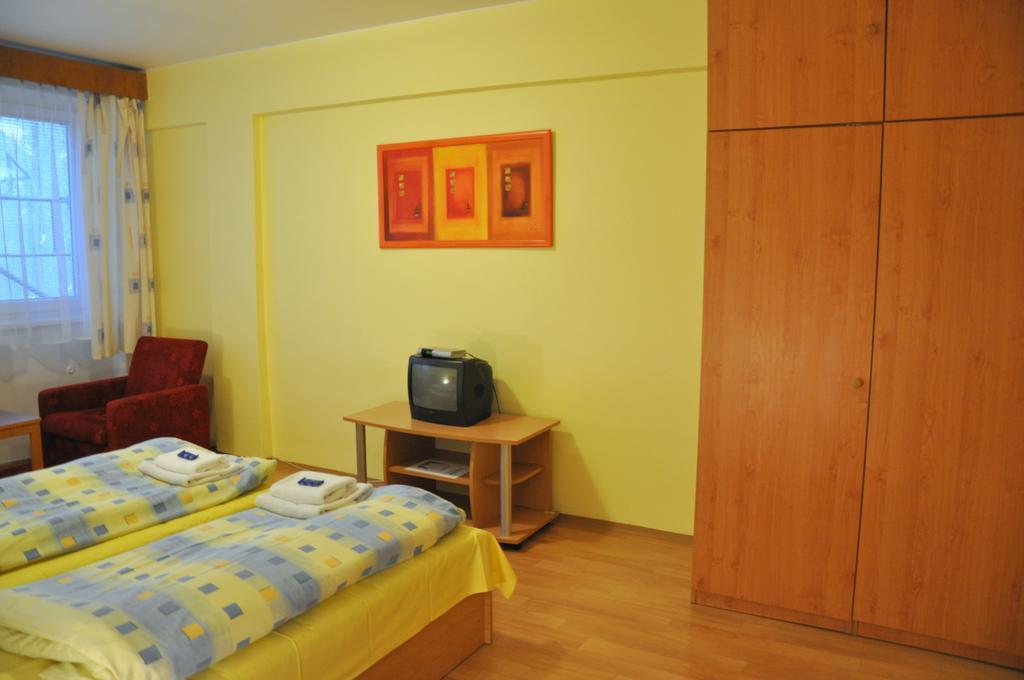 Hotel Komarov Бърно Екстериор снимка