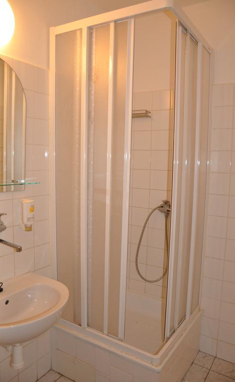 Hotel Komarov Бърно Екстериор снимка